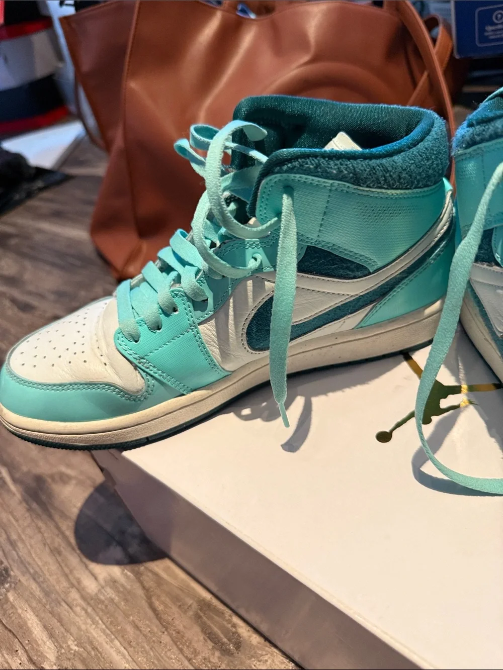 Air Jordan 1 Mid SE